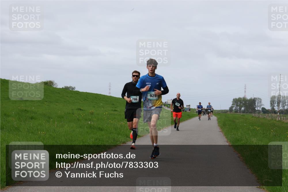 04.05.2025 - 8. Wedeler Halbmarathon Yannick Fuchs http://msf.ph/oto/7833303 04.05.2025 11:42:13 Laufen 786, 925 meine-sportfotos.de