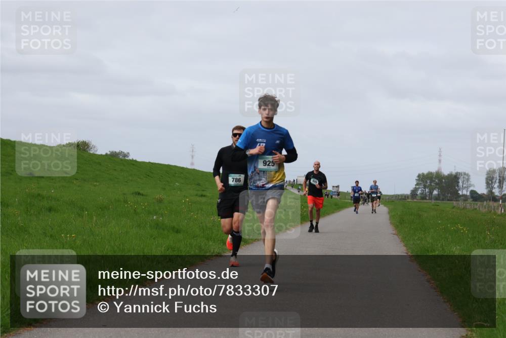 04.05.2025 - 8. Wedeler Halbmarathon Yannick Fuchs http://msf.ph/oto/7833307 04.05.2025 11:42:13 Laufen 786, 925 meine-sportfotos.de