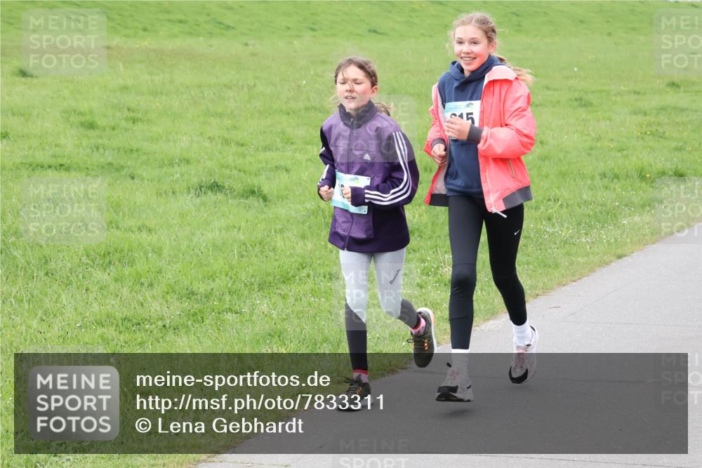 04.05.2025 - 8. Wedeler Halbmarathon Lena Gebhardt http://msf.ph/oto/7833311 04.05.2025 11:21:58 Laufen 15 meine-sportfotos.de