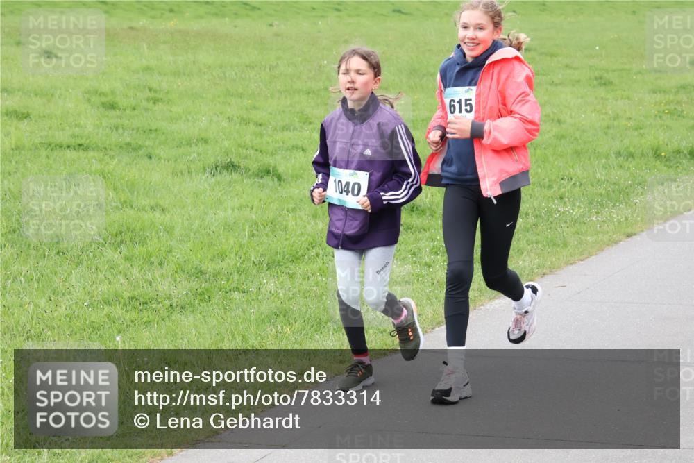 04.05.2025 - 8. Wedeler Halbmarathon Lena Gebhardt http://msf.ph/oto/7833314 04.05.2025 11:21:58 Laufen 1040, 615, 919 meine-sportfotos.de