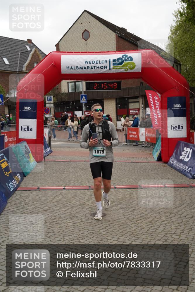 04.05.2025 - 8. Wedeler Halbmarathon Felixshl http://msf.ph/oto/7833317 04.05.2025 12:15:47 Ziel 1075 meine-sportfotos.de