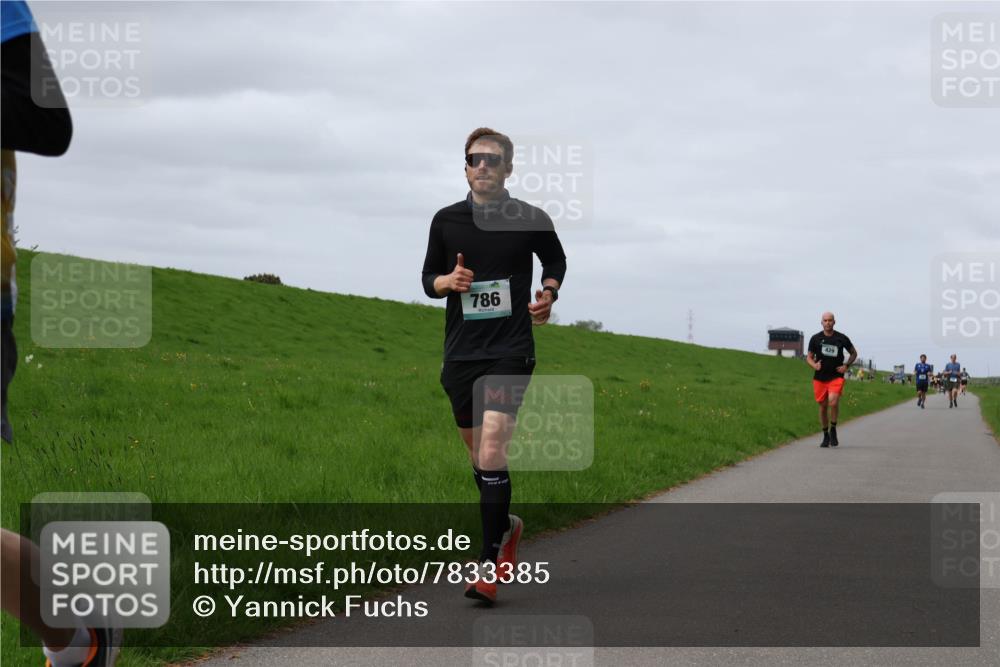 04.05.2025 - 8. Wedeler Halbmarathon Yannick Fuchs http://msf.ph/oto/7833385 04.05.2025 11:42:16 Laufen 786, 429 meine-sportfotos.de