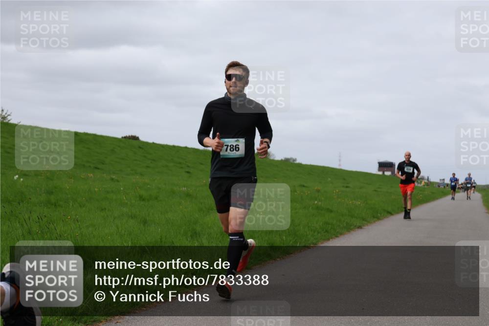 04.05.2025 - 8. Wedeler Halbmarathon Yannick Fuchs http://msf.ph/oto/7833388 04.05.2025 11:42:16 Laufen 786 meine-sportfotos.de