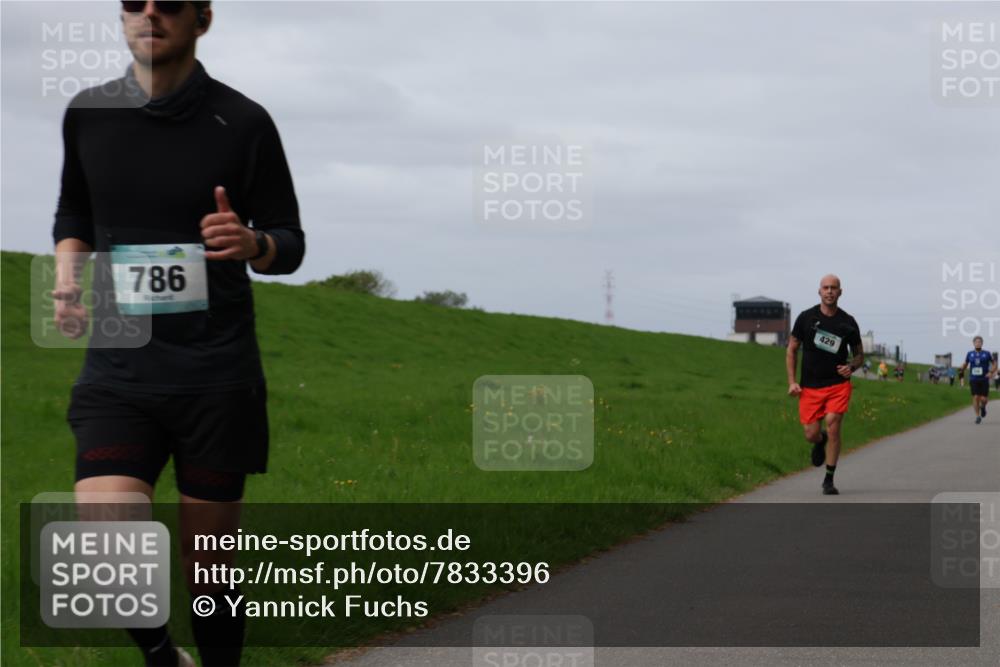 04.05.2025 - 8. Wedeler Halbmarathon Yannick Fuchs http://msf.ph/oto/7833396 04.05.2025 11:42:16 Laufen 786, 429 meine-sportfotos.de