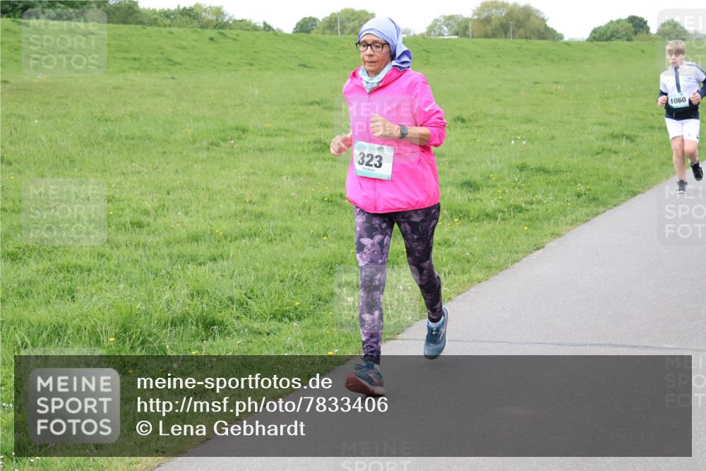 04.05.2025 - 8. Wedeler Halbmarathon Lena Gebhardt http://msf.ph/oto/7833406 04.05.2025 11:22:10 Laufen 323, 1060 meine-sportfotos.de