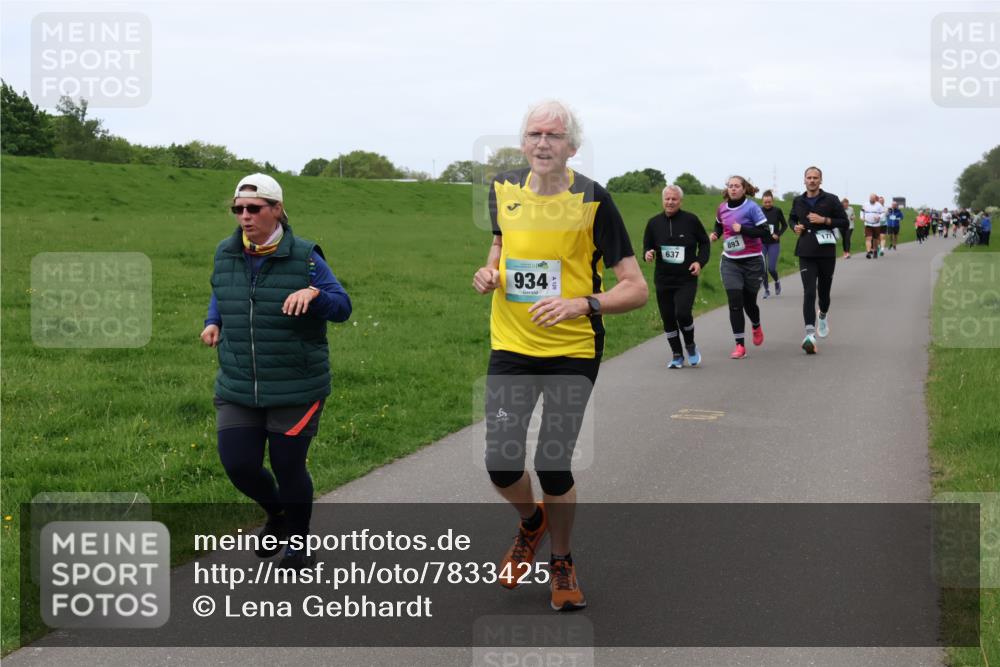 04.05.2025 - 8. Wedeler Halbmarathon Lena Gebhardt http://msf.ph/oto/7833425 04.05.2025 11:22:16 Laufen 934, 637, 893, 177 meine-sportfotos.de
