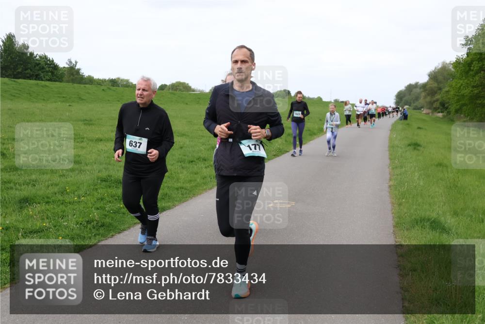 04.05.2025 - 8. Wedeler Halbmarathon Lena Gebhardt http://msf.ph/oto/7833434 04.05.2025 11:22:19 Laufen 637, 177, 1022, 102 meine-sportfotos.de