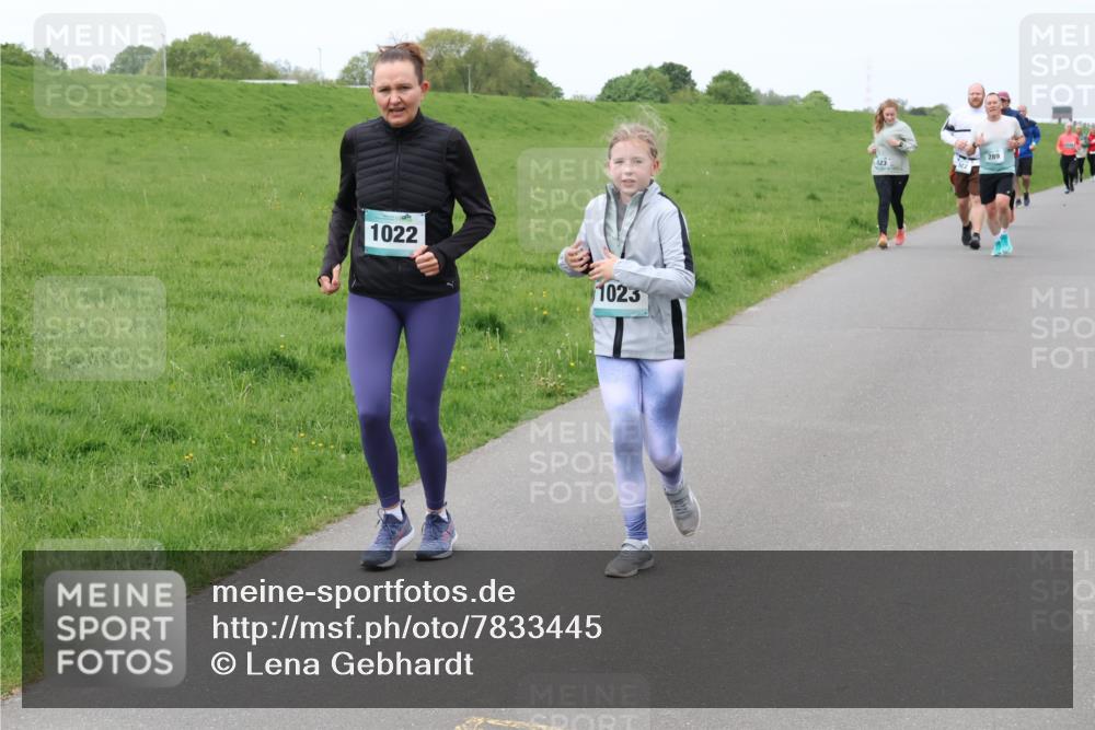 04.05.2025 - 8. Wedeler Halbmarathon Lena Gebhardt http://msf.ph/oto/7833445 04.05.2025 11:22:21 Laufen 1022, 1023, 823, 289 meine-sportfotos.de