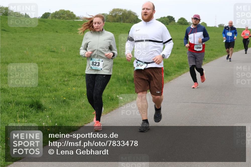 04.05.2025 - 8. Wedeler Halbmarathon Lena Gebhardt http://msf.ph/oto/7833478 04.05.2025 11:22:27 Laufen 823, 22, 1090, 1117, 1108 meine-sportfotos.de