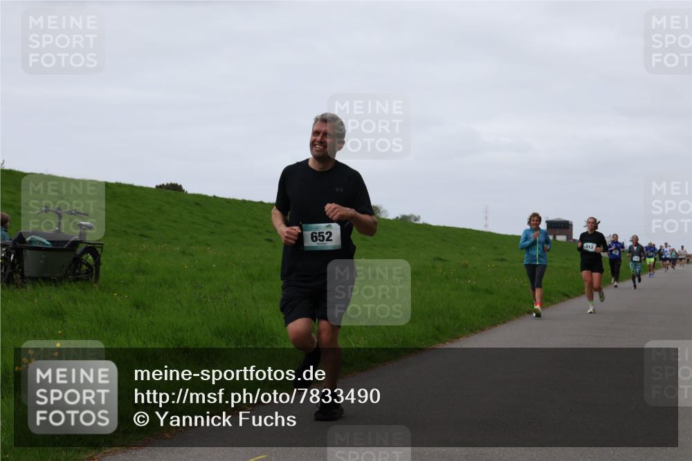 04.05.2025 - 8. Wedeler Halbmarathon Yannick Fuchs http://msf.ph/oto/7833490 04.05.2025 11:21:51 Laufen 652, 513 meine-sportfotos.de