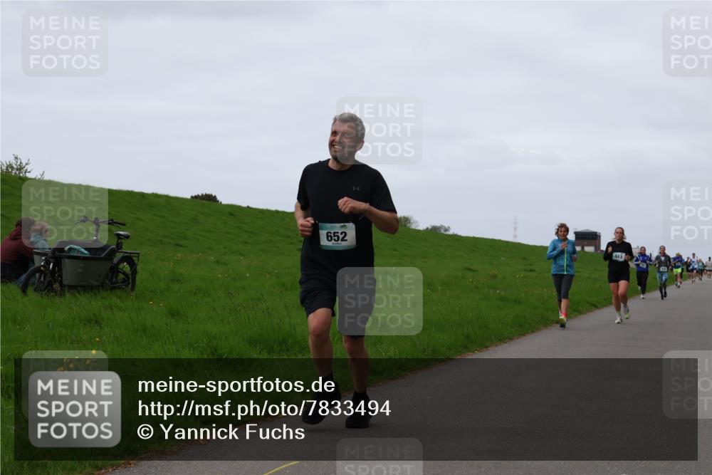 04.05.2025 - 8. Wedeler Halbmarathon Yannick Fuchs http://msf.ph/oto/7833494 04.05.2025 11:21:51 Laufen 652 meine-sportfotos.de