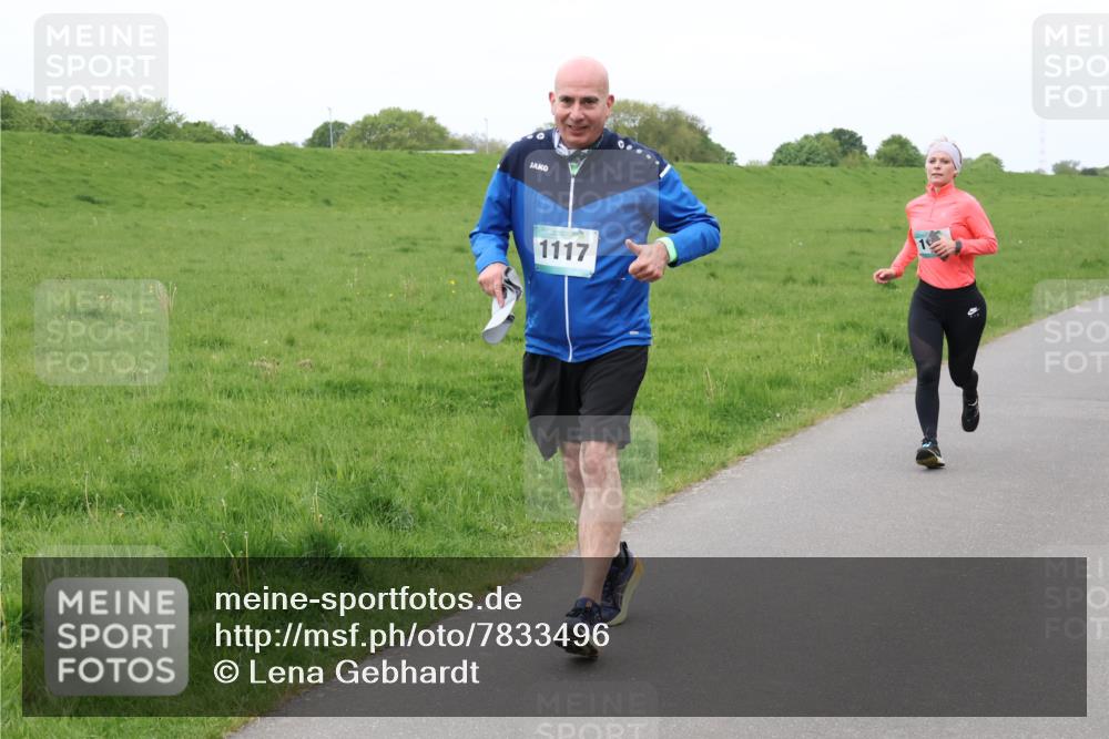04.05.2025 - 8. Wedeler Halbmarathon Lena Gebhardt http://msf.ph/oto/7833496 04.05.2025 11:22:32 Laufen 1117 meine-sportfotos.de