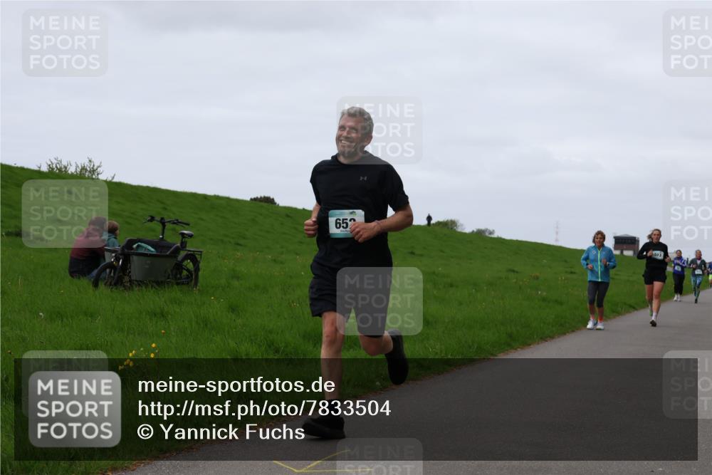 04.05.2025 - 8. Wedeler Halbmarathon Yannick Fuchs http://msf.ph/oto/7833504 04.05.2025 11:21:51 Laufen 652 meine-sportfotos.de