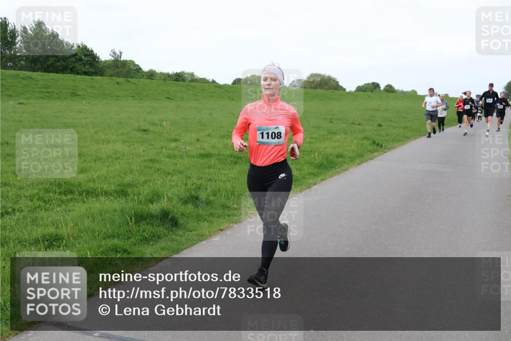 04.05.2025 - 8. Wedeler Halbmarathon Lena Gebhardt http://msf.ph/oto/7833518 04.05.2025 11:22:33 Laufen 1108 meine-sportfotos.de