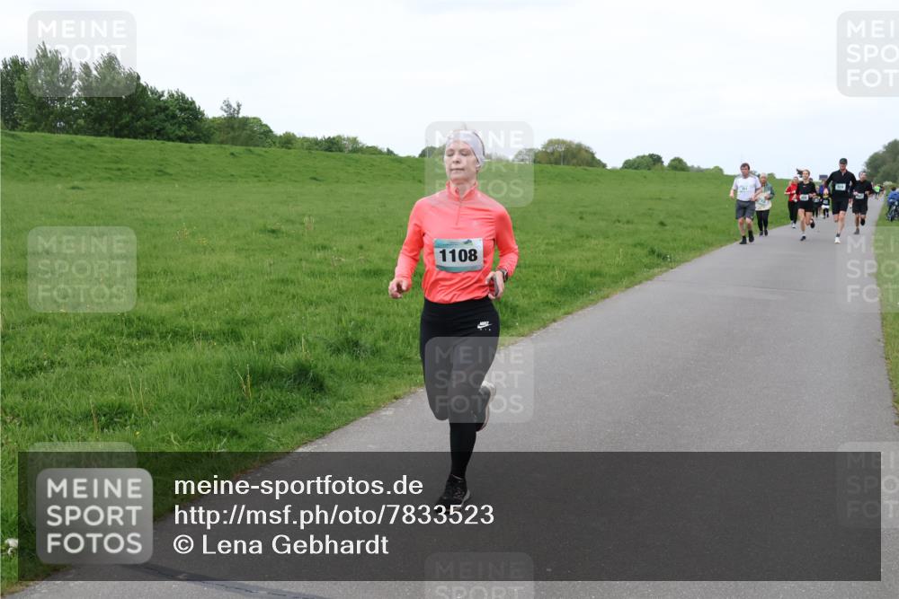 04.05.2025 - 8. Wedeler Halbmarathon Lena Gebhardt http://msf.ph/oto/7833523 04.05.2025 11:22:33 Laufen 1108 meine-sportfotos.de