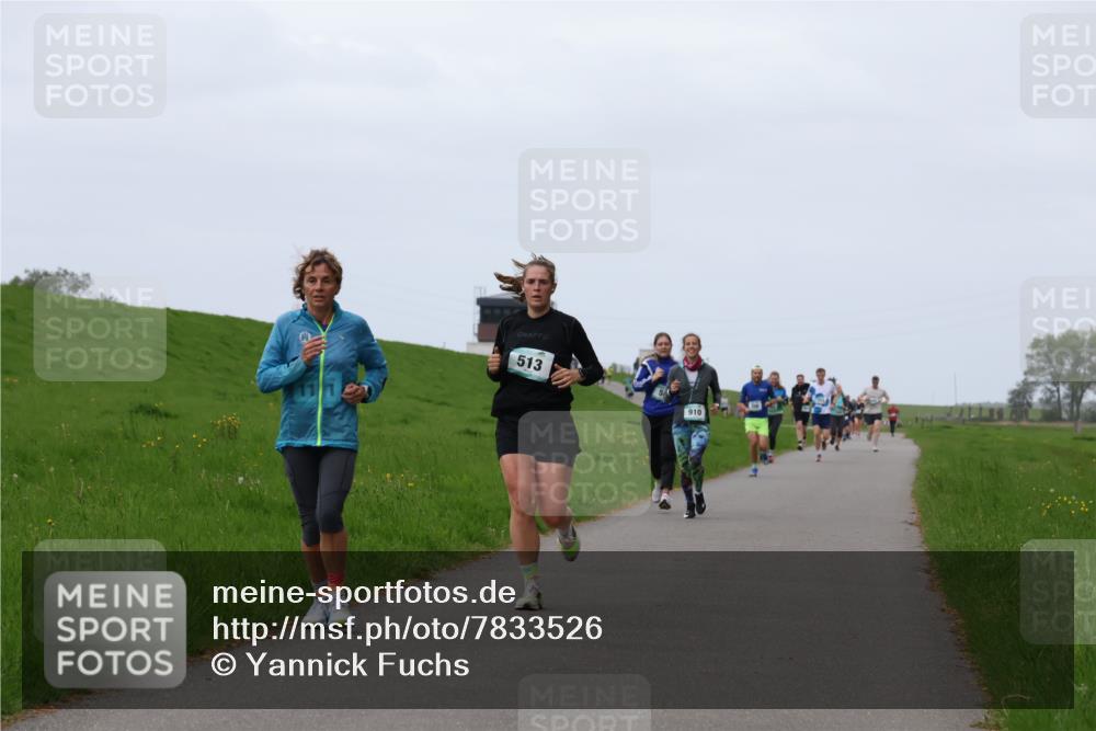 04.05.2025 - 8. Wedeler Halbmarathon Yannick Fuchs http://msf.ph/oto/7833526 04.05.2025 11:21:52 Laufen 513, 910 meine-sportfotos.de