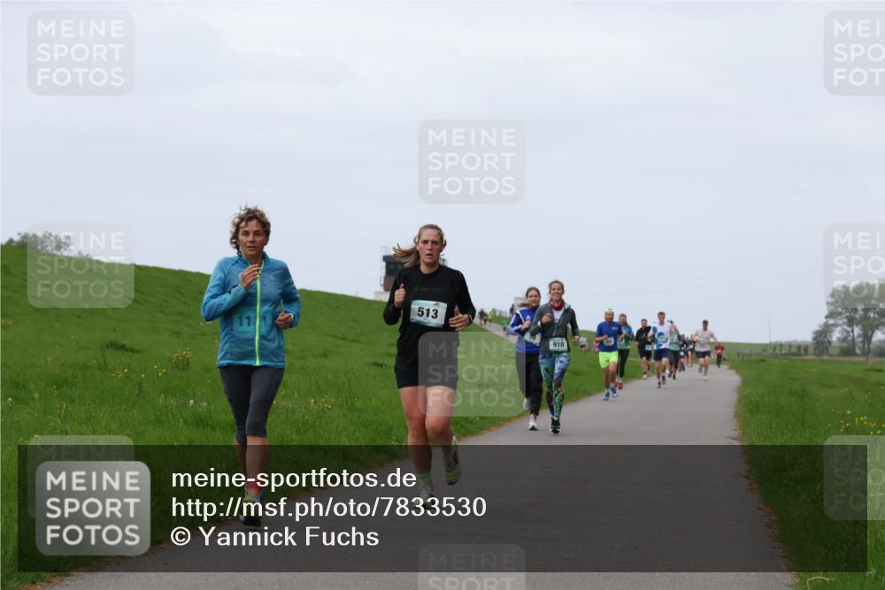 04.05.2025 - 8. Wedeler Halbmarathon Yannick Fuchs http://msf.ph/oto/7833530 04.05.2025 11:21:52 Laufen 513, 910 meine-sportfotos.de