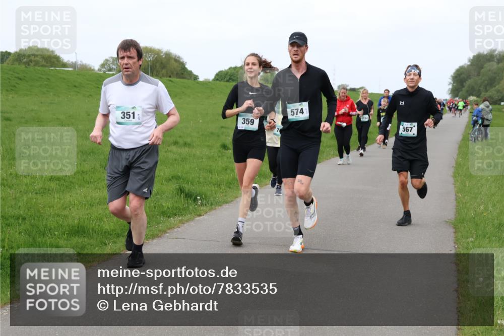 04.05.2025 - 8. Wedeler Halbmarathon Lena Gebhardt http://msf.ph/oto/7833535 04.05.2025 11:22:37 Laufen 359, 351, 574, 1152, 567 meine-sportfotos.de