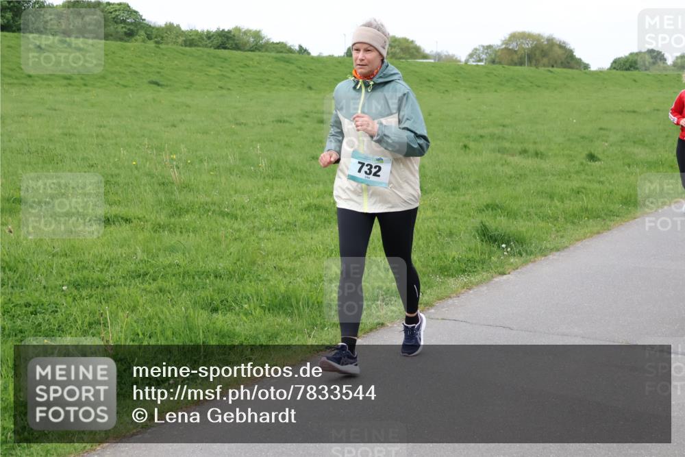 04.05.2025 - 8. Wedeler Halbmarathon Lena Gebhardt http://msf.ph/oto/7833544 04.05.2025 11:22:39 Laufen 732 meine-sportfotos.de