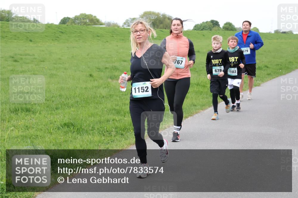 04.05.2025 - 8. Wedeler Halbmarathon Lena Gebhardt http://msf.ph/oto/7833574 04.05.2025 11:22:43 Laufen 1152, 767, 679, 678, 1103 meine-sportfotos.de