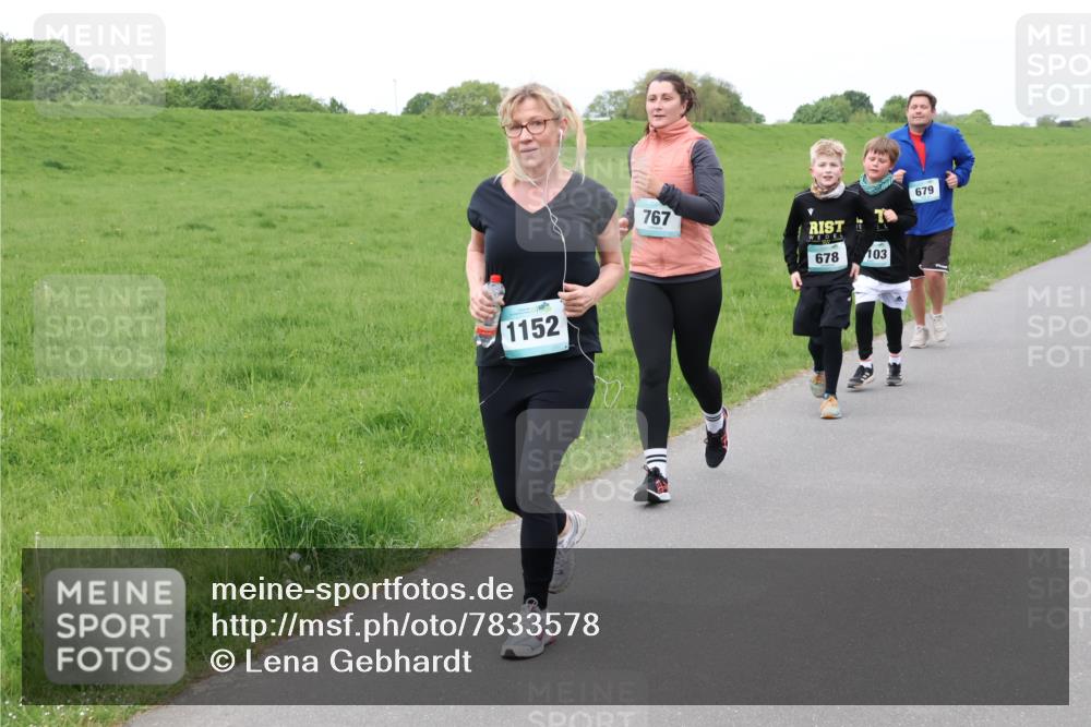 04.05.2025 - 8. Wedeler Halbmarathon Lena Gebhardt http://msf.ph/oto/7833578 04.05.2025 11:22:43 Laufen 1152, 767, 678, 103, 679 meine-sportfotos.de