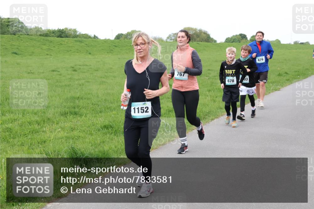 04.05.2025 - 8. Wedeler Halbmarathon Lena Gebhardt http://msf.ph/oto/7833581 04.05.2025 11:22:43 Laufen 1152, 767, 678, 03, 679 meine-sportfotos.de