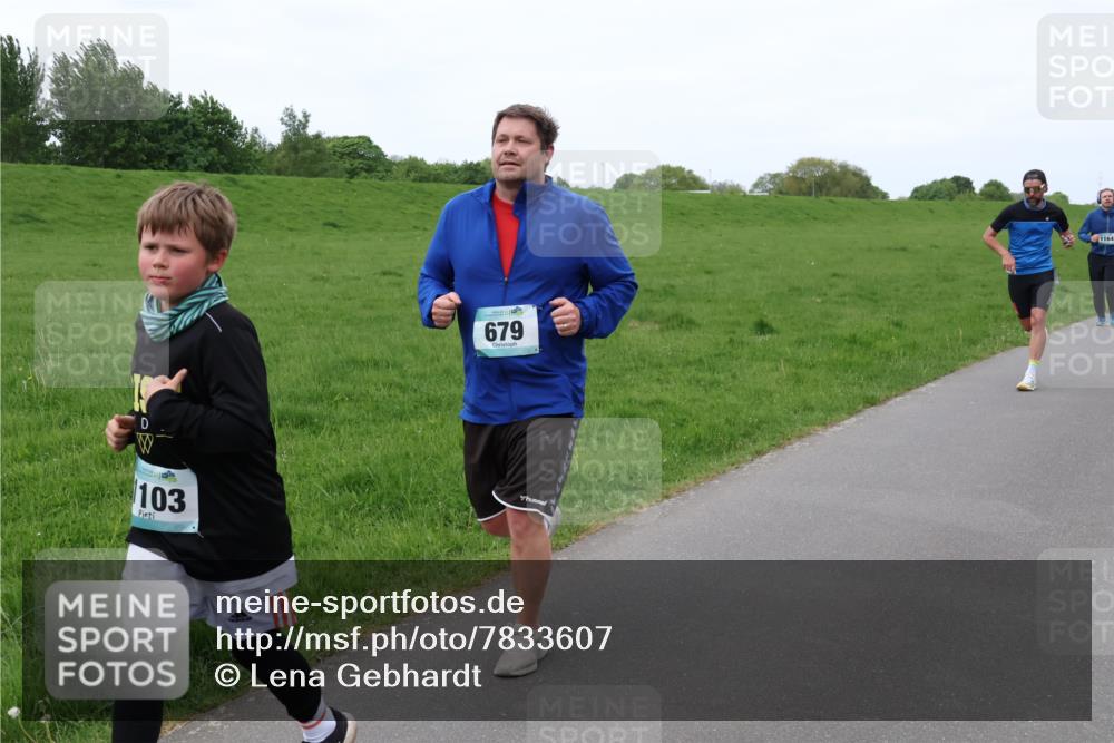 04.05.2025 - 8. Wedeler Halbmarathon Lena Gebhardt http://msf.ph/oto/7833607 04.05.2025 11:22:46 Laufen 103, 679, 1164 meine-sportfotos.de