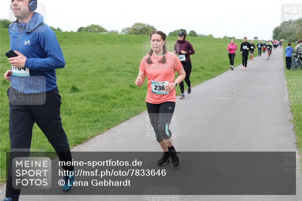 04.05.2025 - 8. Wedeler Halbmarathon Lena Gebhardt http://msf.ph/oto/7833646 04.05.2025 11:22:50 Laufen 236, 962 meine-sportfotos.de