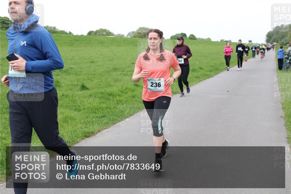 04.05.2025 - 8. Wedeler Halbmarathon Lena Gebhardt http://msf.ph/oto/7833649 04.05.2025 11:22:50 Laufen 236, 962 meine-sportfotos.de
