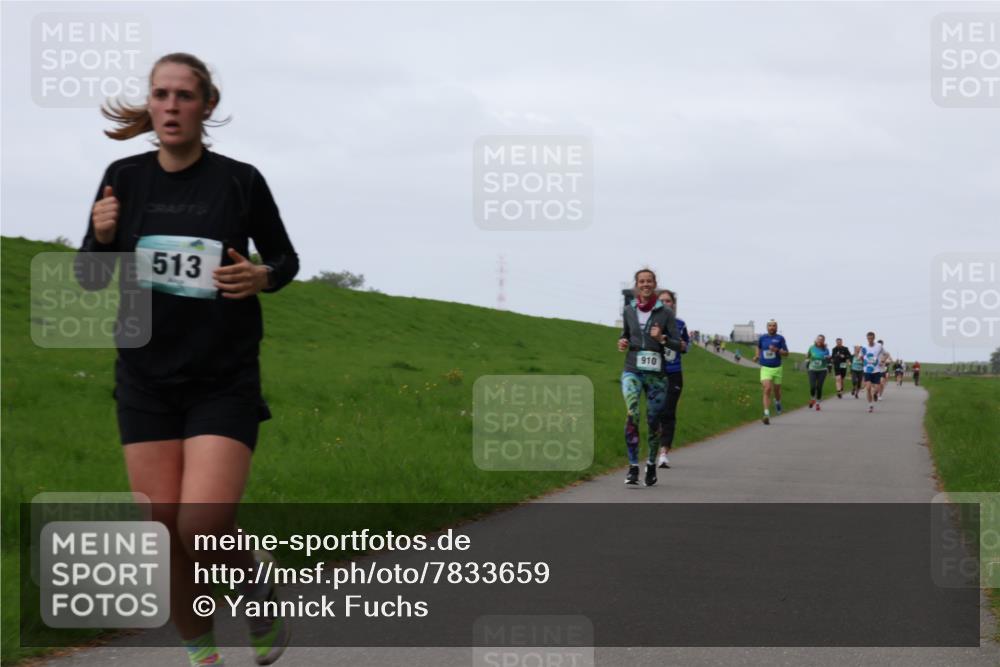 04.05.2025 - 8. Wedeler Halbmarathon Yannick Fuchs http://msf.ph/oto/7833659 04.05.2025 11:21:57 Laufen 513, 910 meine-sportfotos.de