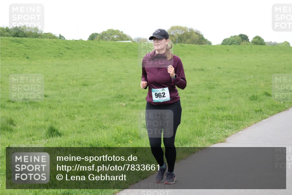 04.05.2025 - 8. Wedeler Halbmarathon Lena Gebhardt http://msf.ph/oto/7833661 04.05.2025 11:22:51 Laufen 962 meine-sportfotos.de