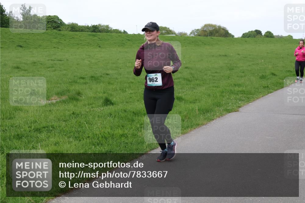 04.05.2025 - 8. Wedeler Halbmarathon Lena Gebhardt http://msf.ph/oto/7833667 04.05.2025 11:22:52 Laufen 962 meine-sportfotos.de