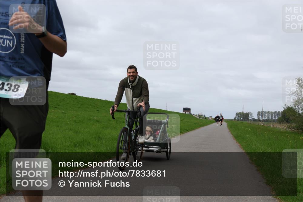 04.05.2025 - 8. Wedeler Halbmarathon Yannick Fuchs http://msf.ph/oto/7833681 04.05.2025 11:42:36 Laufen 2023, 438, 1, 79 meine-sportfotos.de