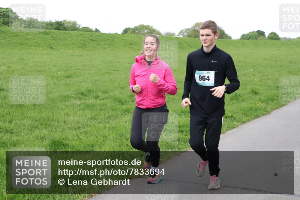 04.05.2025 - 8. Wedeler Halbmarathon Lena Gebhardt http://msf.ph/oto/7833694 04.05.2025 11:22:55 Laufen 10, 964 meine-sportfotos.de