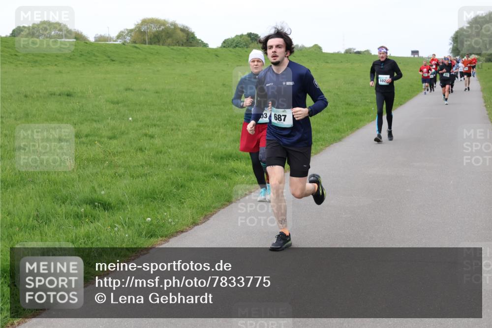 04.05.2025 - 8. Wedeler Halbmarathon Lena Gebhardt http://msf.ph/oto/7833775 04.05.2025 11:23:05 Laufen 3, 687, 102 meine-sportfotos.de