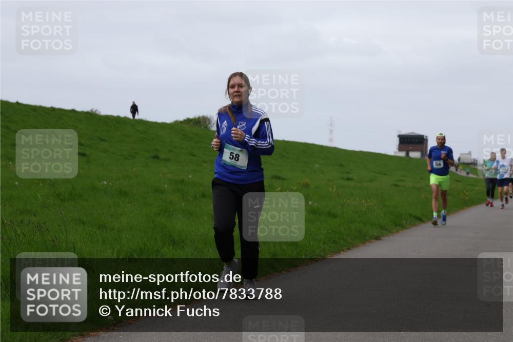 04.05.2025 - 8. Wedeler Halbmarathon Yannick Fuchs http://msf.ph/oto/7833788 04.05.2025 11:22:02 Laufen 58, 356 meine-sportfotos.de