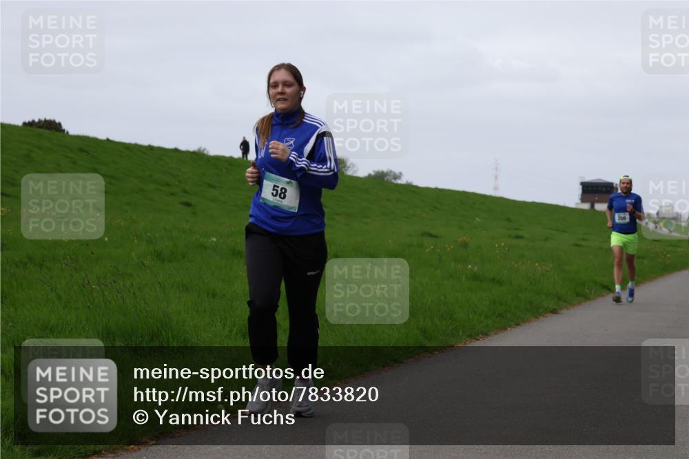 04.05.2025 - 8. Wedeler Halbmarathon Yannick Fuchs http://msf.ph/oto/7833820 04.05.2025 11:22:03 Laufen 58, 356 meine-sportfotos.de