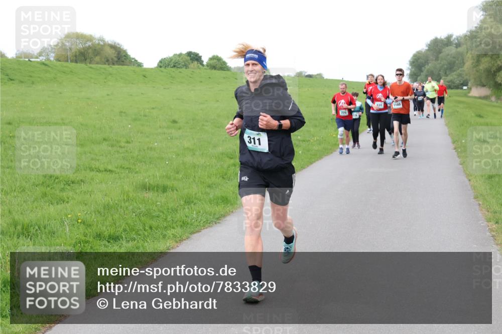 04.05.2025 - 8. Wedeler Halbmarathon Lena Gebhardt http://msf.ph/oto/7833829 04.05.2025 11:23:12 Laufen 311, 775, 831, 1160 meine-sportfotos.de