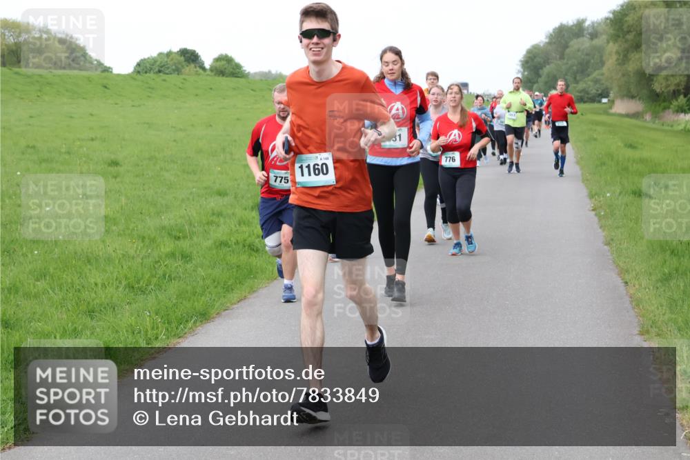 04.05.2025 - 8. Wedeler Halbmarathon Lena Gebhardt http://msf.ph/oto/7833849 04.05.2025 11:23:15 Laufen 775, 148, 1160, 31, 776 meine-sportfotos.de