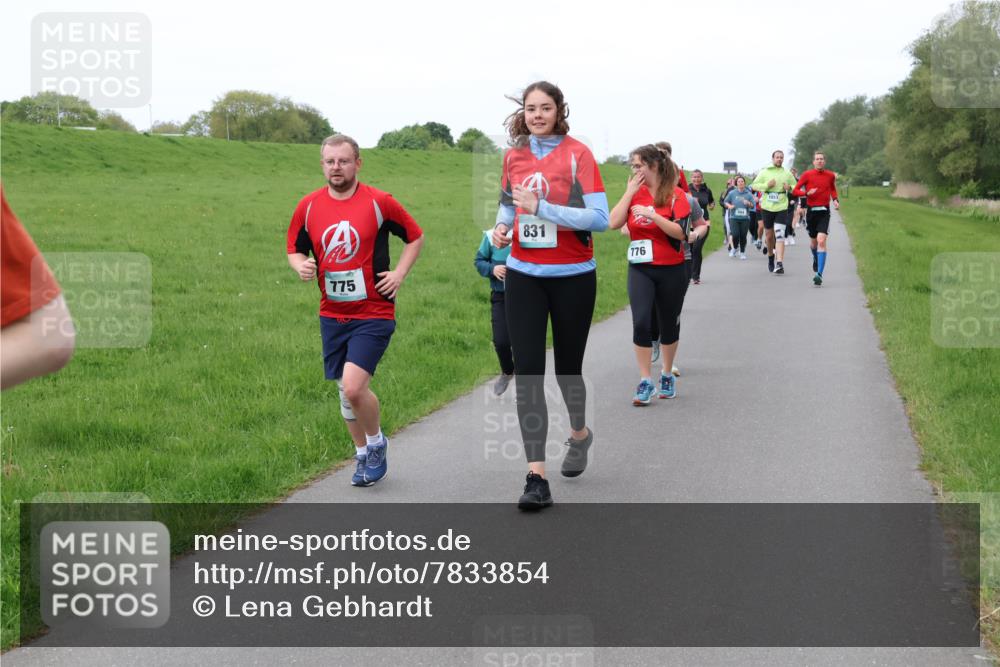 04.05.2025 - 8. Wedeler Halbmarathon Lena Gebhardt http://msf.ph/oto/7833854 04.05.2025 11:23:16 Laufen 775, 831, 776, 1053 meine-sportfotos.de