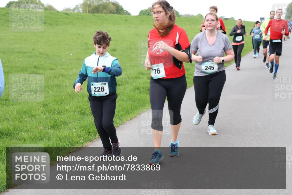 04.05.2025 - 8. Wedeler Halbmarathon Lena Gebhardt http://msf.ph/oto/7833869 04.05.2025 11:23:18 Laufen 226, 776, 245, 1020 meine-sportfotos.de