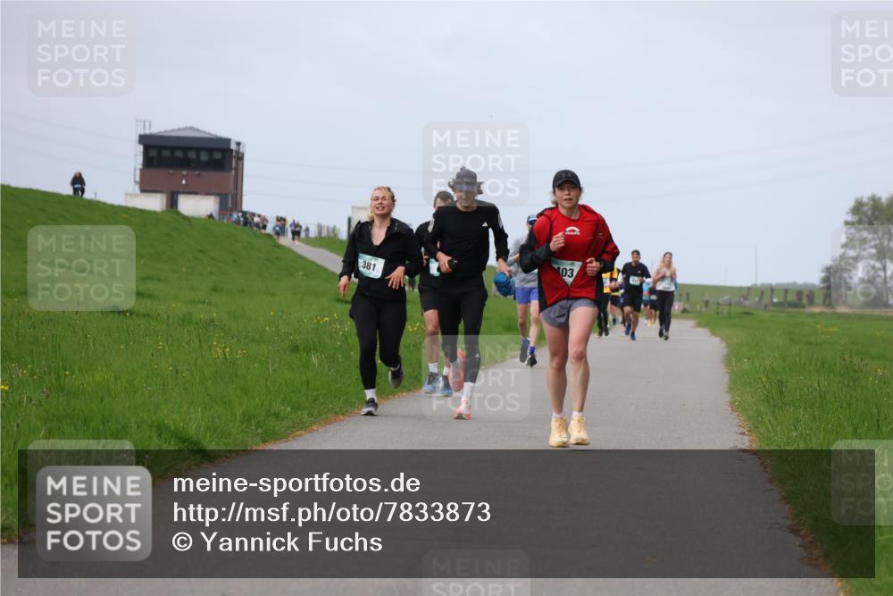 04.05.2025 - 8. Wedeler Halbmarathon Yannick Fuchs http://msf.ph/oto/7833873 04.05.2025 11:42:55 Laufen 381, 03 meine-sportfotos.de