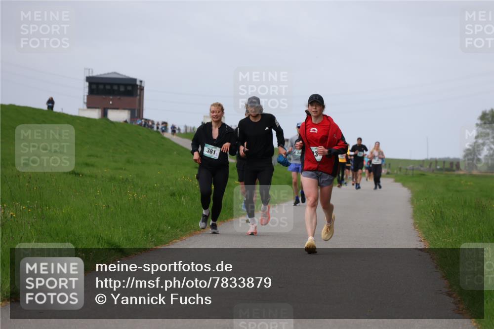 04.05.2025 - 8. Wedeler Halbmarathon Yannick Fuchs http://msf.ph/oto/7833879 04.05.2025 11:42:55 Laufen 381, 3 meine-sportfotos.de