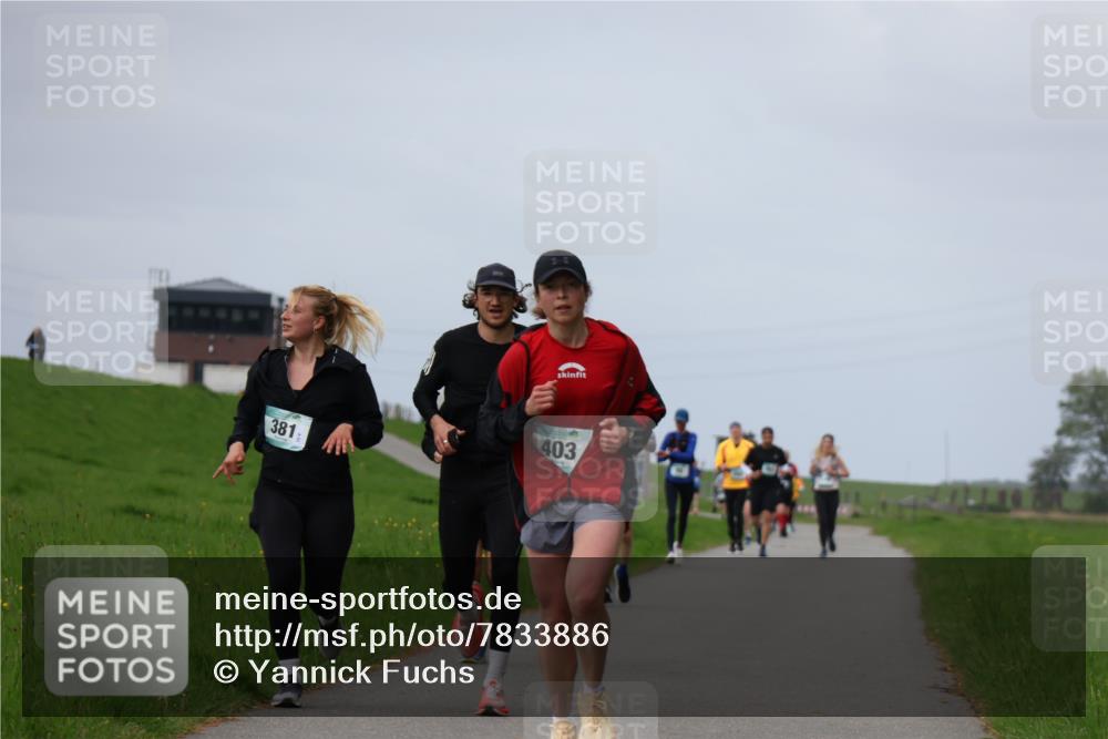 04.05.2025 - 8. Wedeler Halbmarathon Yannick Fuchs http://msf.ph/oto/7833886 04.05.2025 11:42:59 Laufen 381, 403 meine-sportfotos.de