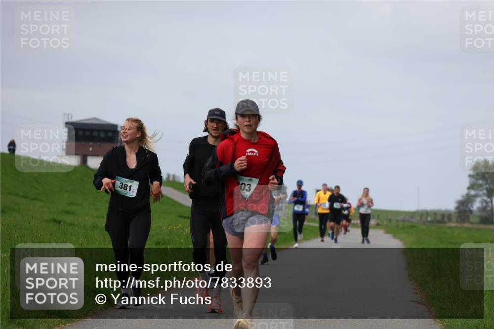 04.05.2025 - 8. Wedeler Halbmarathon Yannick Fuchs http://msf.ph/oto/7833893 04.05.2025 11:42:59 Laufen 381, 03 meine-sportfotos.de