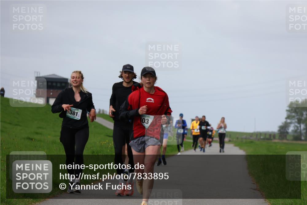 04.05.2025 - 8. Wedeler Halbmarathon Yannick Fuchs http://msf.ph/oto/7833895 04.05.2025 11:42:59 Laufen 381, 03 meine-sportfotos.de