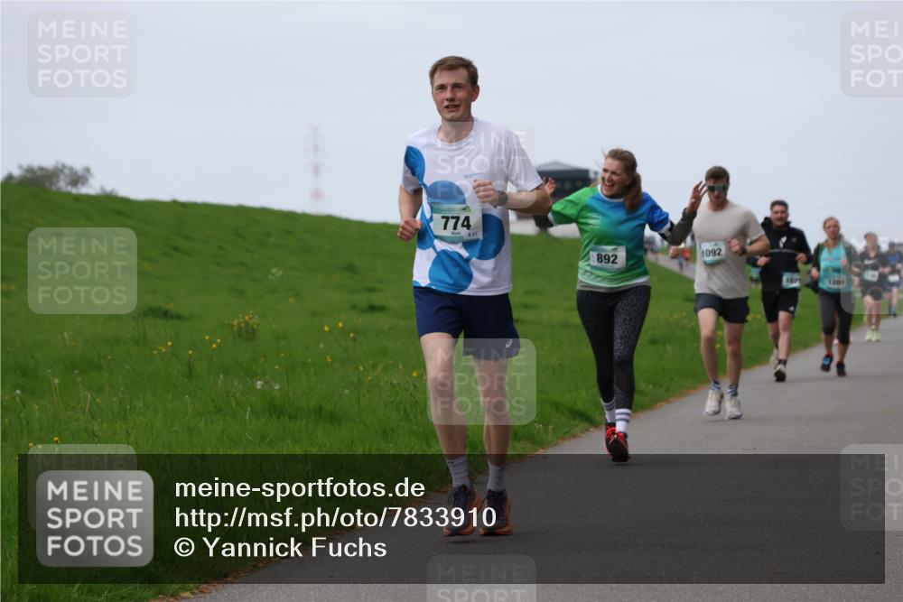 04.05.2025 - 8. Wedeler Halbmarathon Yannick Fuchs http://msf.ph/oto/7833910 04.05.2025 11:22:10 Laufen 774, 21, 892, 1092, 167, 1209 meine-sportfotos.de