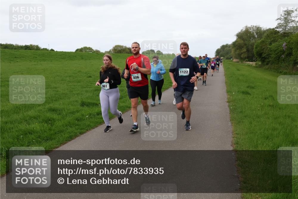 04.05.2025 - 8. Wedeler Halbmarathon Lena Gebhardt http://msf.ph/oto/7833935 04.05.2025 11:23:26 Laufen 961, 806, 1122 meine-sportfotos.de