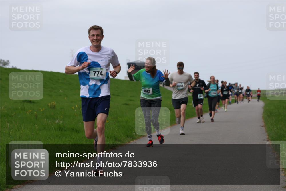 04.05.2025 - 8. Wedeler Halbmarathon Yannick Fuchs http://msf.ph/oto/7833936 04.05.2025 11:22:11 Laufen 774, 821, 892, 1092, 107, 120 meine-sportfotos.de