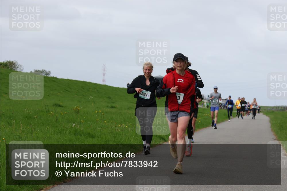 04.05.2025 - 8. Wedeler Halbmarathon Yannick Fuchs http://msf.ph/oto/7833942 04.05.2025 11:43:01 Laufen 381, 3 meine-sportfotos.de